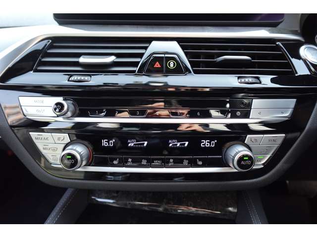 ＢＭＷ ５シリーズ ５２３Ｄ Ｘドライブ Ｍスポーツ ディーゼルターボ ４ＷＤ R4年 (近畿) 99