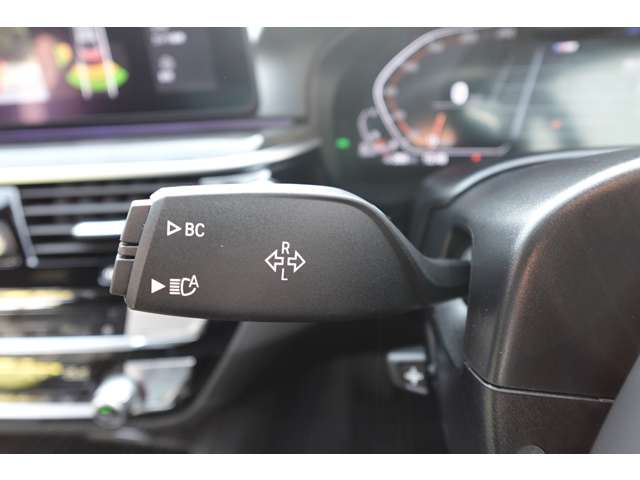 ＢＭＷ ５シリーズ ５２３Ｄ Ｘドライブ Ｍスポーツ ディーゼルターボ ４ＷＤ R4年 (近畿) 99