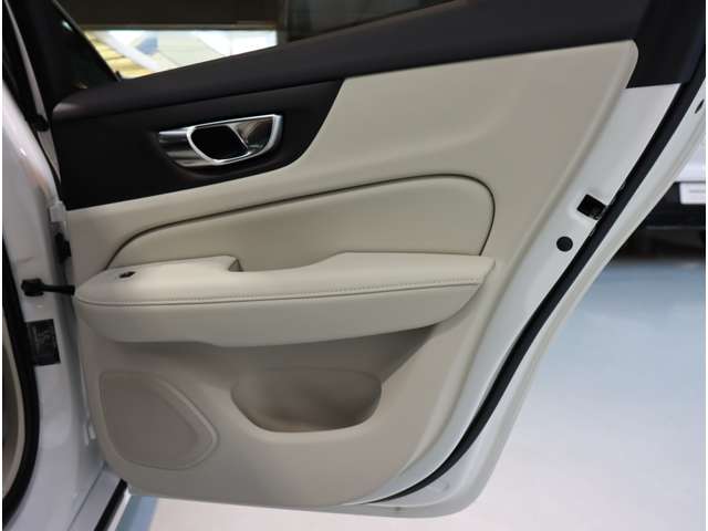 ボルボ Ｖ６０ Ｂ５　インスクリプション R4年 (近畿) 99