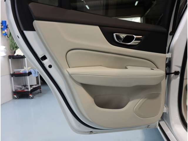 ボルボ Ｖ６０ Ｂ５　インスクリプション R4年 (近畿) 99