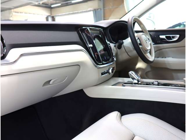 ボルボ Ｖ６０ Ｂ５　インスクリプション R4年 (近畿) 99