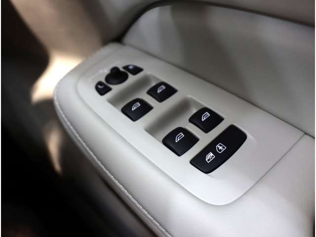 ボルボ Ｖ６０ Ｂ５　インスクリプション R4年 (近畿) 99