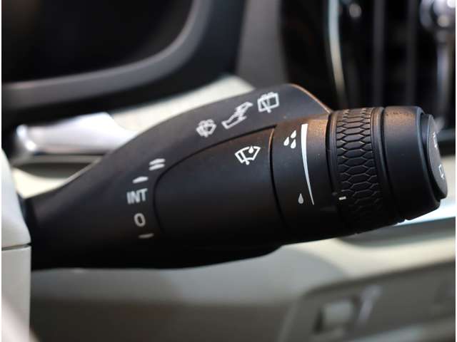 ボルボ Ｖ６０ Ｂ５　インスクリプション R4年 (近畿) 99