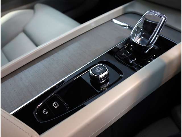 ボルボ Ｖ６０ Ｂ５　インスクリプション R4年 (近畿) 99