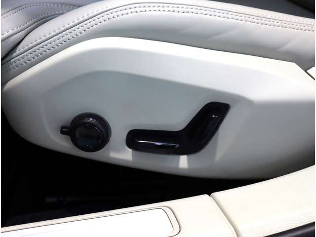 ボルボ Ｖ６０ Ｂ５　インスクリプション R4年 (近畿) 99