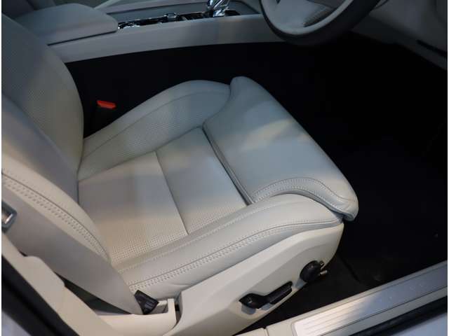 ボルボ Ｖ６０ Ｂ５　インスクリプション R4年 (近畿) 99