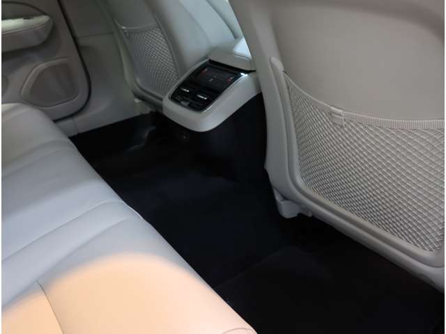 ボルボ Ｖ６０ Ｂ５　インスクリプション R4年 (近畿) 99