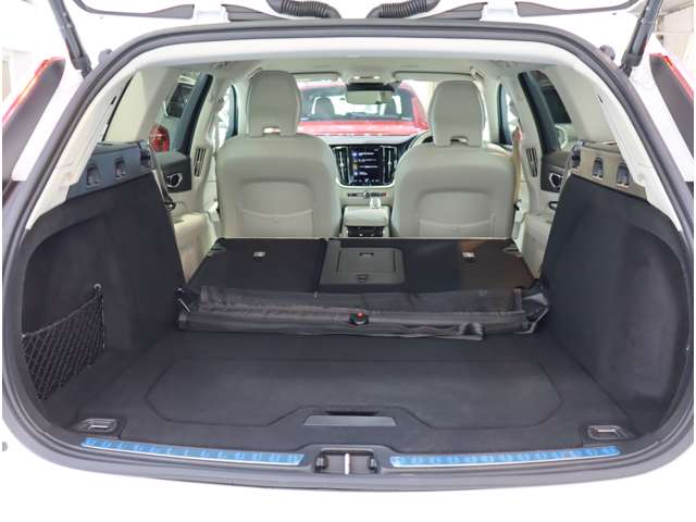 ボルボ Ｖ６０ Ｂ５　インスクリプション R4年 (近畿) 99