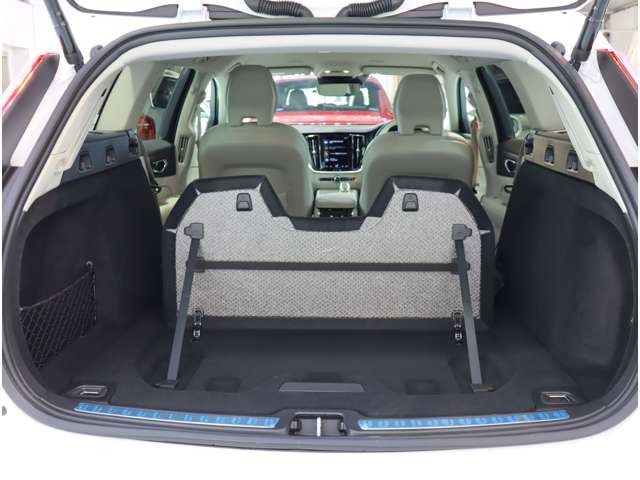 ボルボ Ｖ６０ Ｂ５　インスクリプション R4年 (近畿) 99