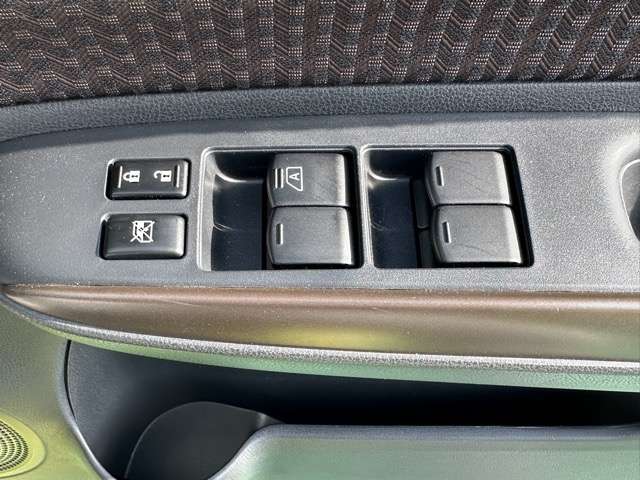 日産 ノート １．２ Ｅ－ＰＯＷＥＲ メダリスト H29年 (東海) 99