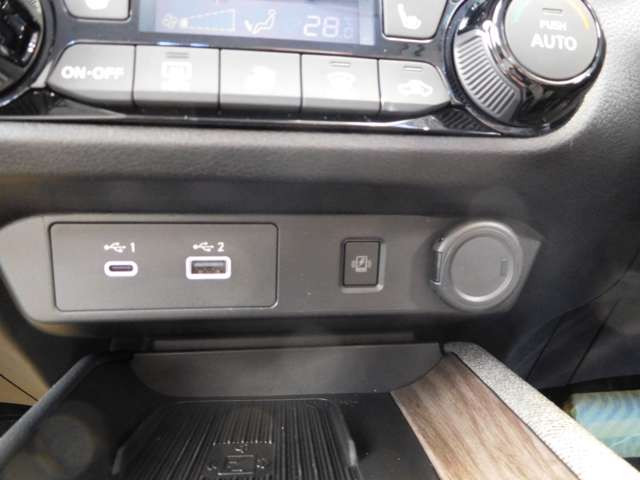 日産 ノートオーラ １．２ Ｇ レザーエディション R6年 (九州・沖縄) 99