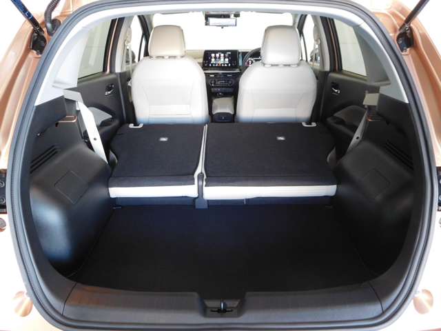 日産 ノートオーラ １．２ Ｇ レザーエディション R6年 (九州・沖縄) 99