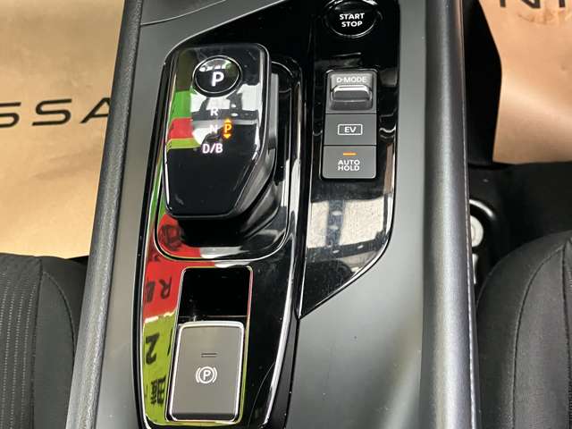 日産 ノート １．２ Ｘ ＦＯＵＲ ４ＷＤ R4年 (東北) 99