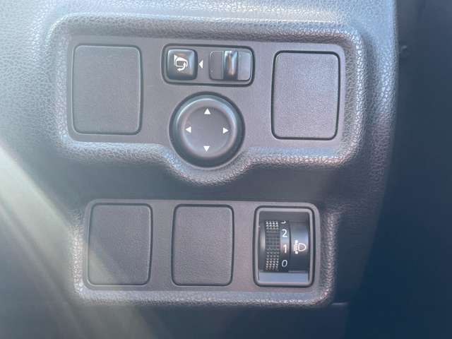 日産 ノート １．２ Ｘ ＦＯＵＲ ４ＷＤ H25年 (東北) 99