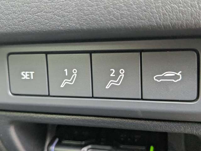 マツダ ＭＡＺＤＡ３　セダン １．８ ＸＤ Ｌパッケージ ディーゼルターボ R4年 (九州・沖縄) 99