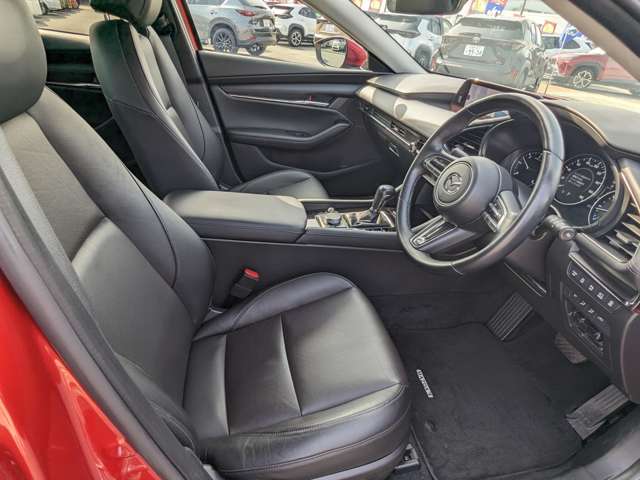 マツダ ＭＡＺＤＡ３　セダン １．８ ＸＤ Ｌパッケージ ディーゼルターボ R4年 (九州・沖縄) 99