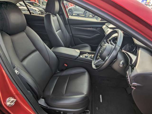 マツダ ＭＡＺＤＡ３　セダン １．８ ＸＤ Ｌパッケージ ディーゼルターボ R4年 (九州・沖縄) 99