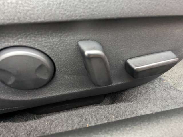 マツダ ＭＡＺＤＡ３　セダン １．８ ＸＤ Ｌパッケージ ディーゼルターボ R4年 (九州・沖縄) 99