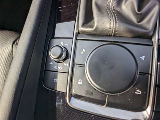 マツダ ＭＡＺＤＡ３　セダン １．８ ＸＤ Ｌパッケージ ディーゼルターボ R4年 (九州・沖縄) 99