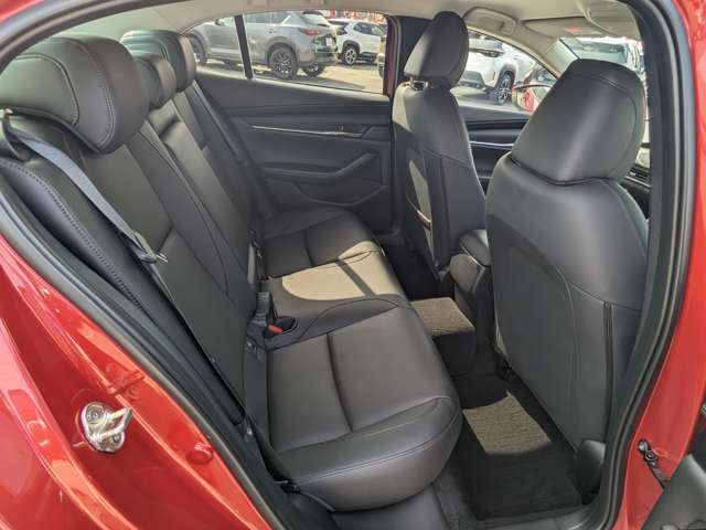 マツダ ＭＡＺＤＡ３　セダン １．８ ＸＤ Ｌパッケージ ディーゼルターボ R4年 (九州・沖縄) 99