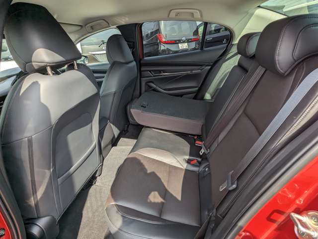 マツダ ＭＡＺＤＡ３　セダン １．８ ＸＤ Ｌパッケージ ディーゼルターボ R4年 (九州・沖縄) 99