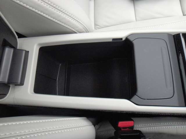 ボルボ ＸＣ４０ ウルトラ Ｂ４ ＡＷＤ ４ＷＤ R6年 (東北) 99