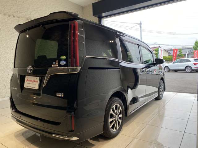 トヨタ エスクァイア　ハイブリッド １．８ ハイブリッド ＧＩ プレミアムパッケージ ブラックテーラード R2年 (九州・沖縄) 99