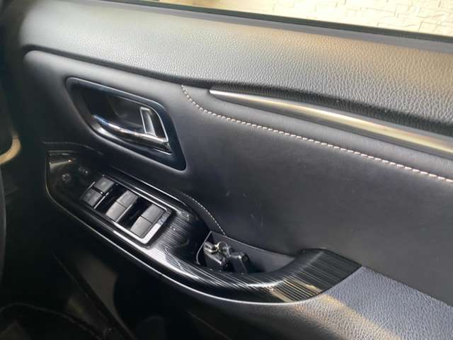 トヨタ エスクァイア　ハイブリッド １．８ ハイブリッド ＧＩ プレミアムパッケージ ブラックテーラード R2年 (九州・沖縄) 99