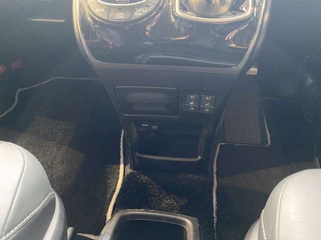 トヨタ エスクァイア　ハイブリッド １．８ ハイブリッド ＧＩ プレミアムパッケージ ブラックテーラード R2年 (九州・沖縄) 99