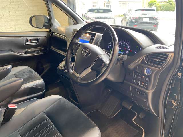 トヨタ エスクァイア　ハイブリッド １．８ ハイブリッド ＧＩ プレミアムパッケージ ブラックテーラード R2年 (九州・沖縄) 99