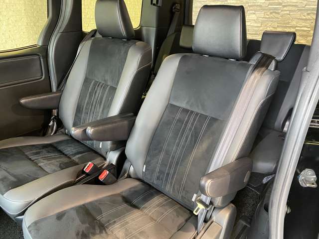 トヨタ エスクァイア　ハイブリッド １．８ ハイブリッド ＧＩ プレミアムパッケージ ブラックテーラード R2年 (九州・沖縄) 99