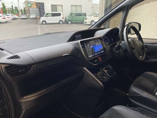 トヨタ エスクァイア　ハイブリッド １．８ ハイブリッド ＧＩ プレミアムパッケージ ブラックテーラード R2年 (九州・沖縄) 99