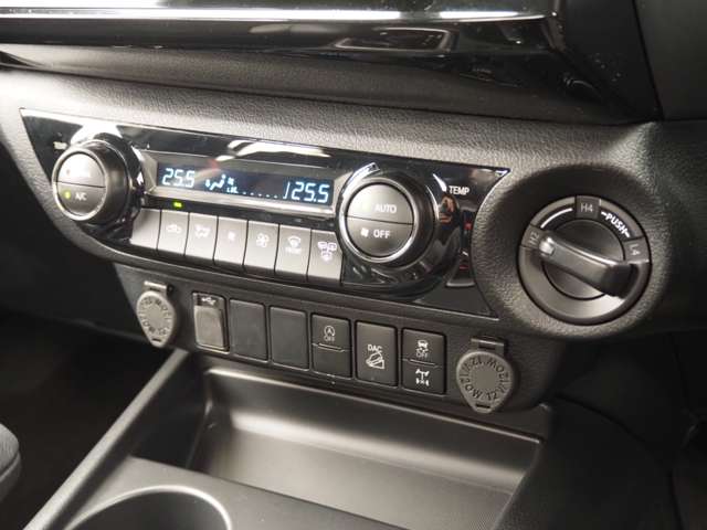 トヨタ ハイラックス ２．４ Ｚ ＧＲスポーツ ディーゼルターボ ４ＷＤ R5年 (近畿) 99