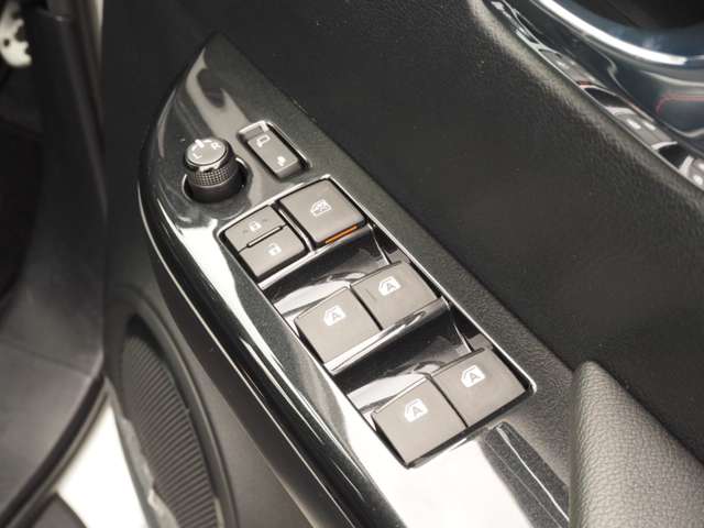 トヨタ ハイラックス ２．４ Ｚ ＧＲスポーツ ディーゼルターボ ４ＷＤ R5年 (近畿) 99