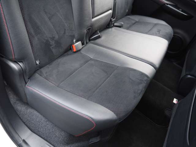 トヨタ ハイラックス ２．４ Ｚ ＧＲスポーツ ディーゼルターボ ４ＷＤ R5年 (近畿) 99