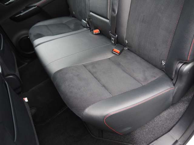 トヨタ ハイラックス ２．４ Ｚ ＧＲスポーツ ディーゼルターボ ４ＷＤ R5年 (近畿) 99