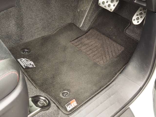 トヨタ ハイラックス ２．４ Ｚ ＧＲスポーツ ディーゼルターボ ４ＷＤ R5年 (近畿) 99