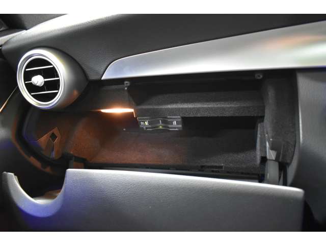 メルセデスベンツ Ｃクラスワゴン Ｃ２００ ローレウス エディション （ＢＳＧ搭載モデル） スポーツプラスパッケージ R1年 (関東) 99