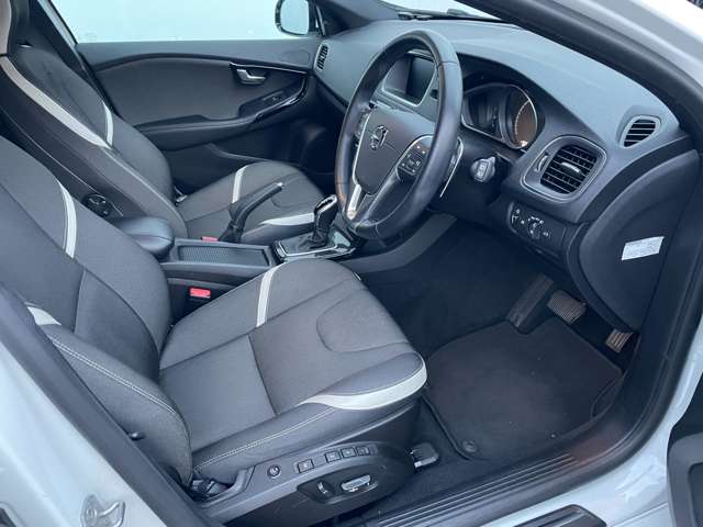 ボルボ Ｖ４０ Ｄ４ ダイナミック エディション ディーゼルターボ R1年 (東北) 99