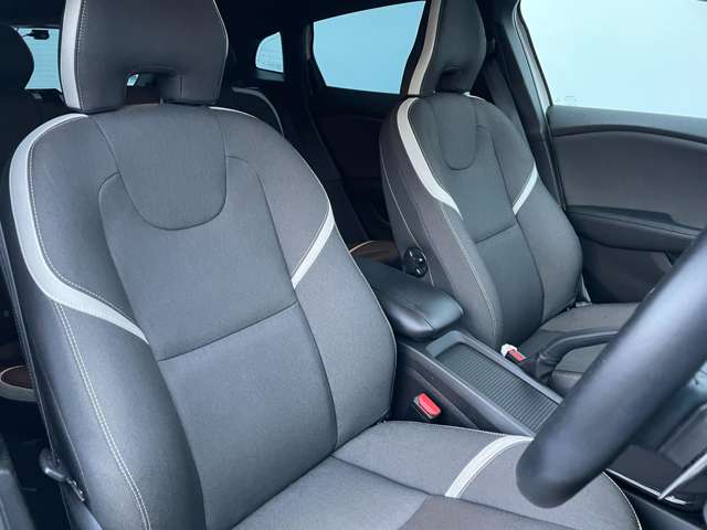 ボルボ Ｖ４０ Ｄ４ ダイナミック エディション ディーゼルターボ R1年 (東北) 99