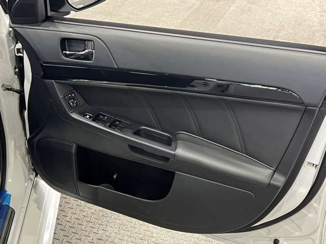 三菱 ランサー ２．０ ＧＳＲ Ｘ ４ＷＤ H27年 (関東) 99