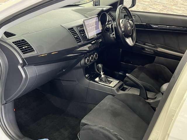 三菱 ランサー ２．０ ＧＳＲ Ｘ ４ＷＤ H27年 (関東) 99