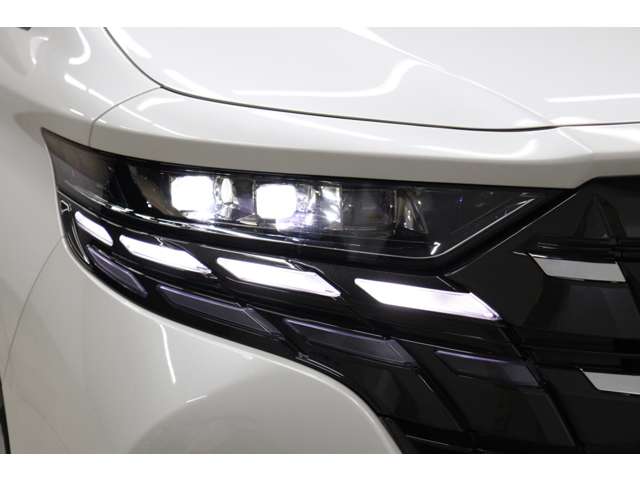 トヨタ アルファード　ハイブリッド ハイブリッド ２．５ Ｘ Ｅ－ＦＯＵＲ ４ＷＤ R7年 (東海) 99