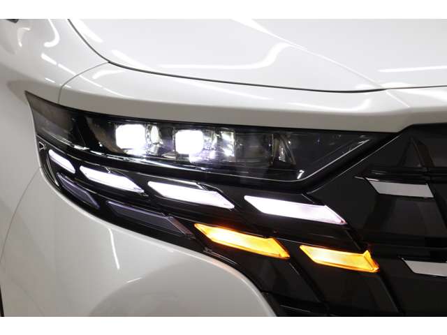 トヨタ アルファード　ハイブリッド ハイブリッド ２．５ Ｘ Ｅ－ＦＯＵＲ ４ＷＤ R7年 (東海) 99