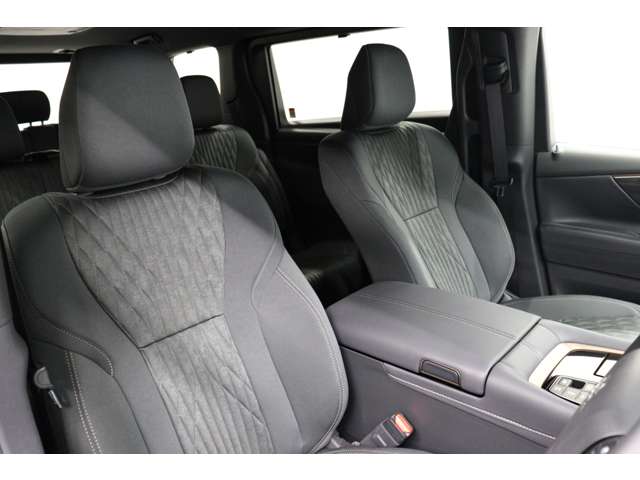 トヨタ アルファード　ハイブリッド ハイブリッド ２．５ Ｘ Ｅ－ＦＯＵＲ ４ＷＤ R7年 (東海) 99