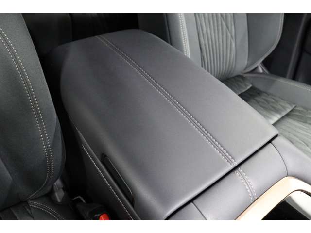 トヨタ アルファード　ハイブリッド ハイブリッド ２．５ Ｘ Ｅ－ＦＯＵＲ ４ＷＤ R7年 (東海) 99