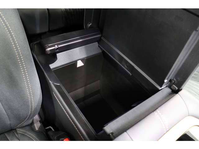 トヨタ アルファード　ハイブリッド ハイブリッド ２．５ Ｘ Ｅ－ＦＯＵＲ ４ＷＤ R7年 (東海) 99