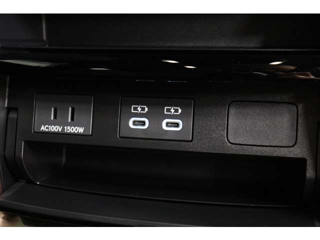 トヨタ アルファード　ハイブリッド ハイブリッド ２．５ Ｘ Ｅ－ＦＯＵＲ ４ＷＤ R7年 (東海) 99