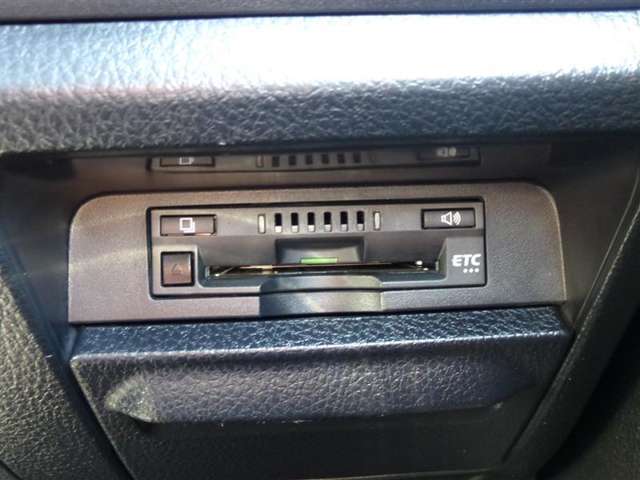 トヨタ ノア １．８ ハイブリッド ＳＩ ＷＸＢＩＩ R2年 (東北) 99