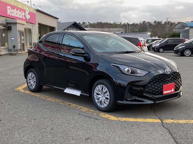 トヨタ ヤリス １．５ ハイブリッド Ｘ Ｅ－ＦＯＵＲ ４ＷＤ R7年 (東北) 99